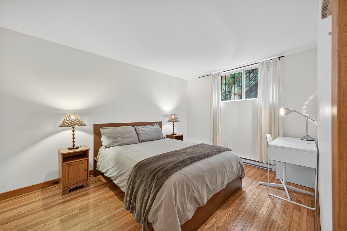 Chambre à coucher principale - 3526A Av. Coloniale, Montréal (Le Plateau-Mont-Royal), QC - Indoor Photo Showing Bedroom