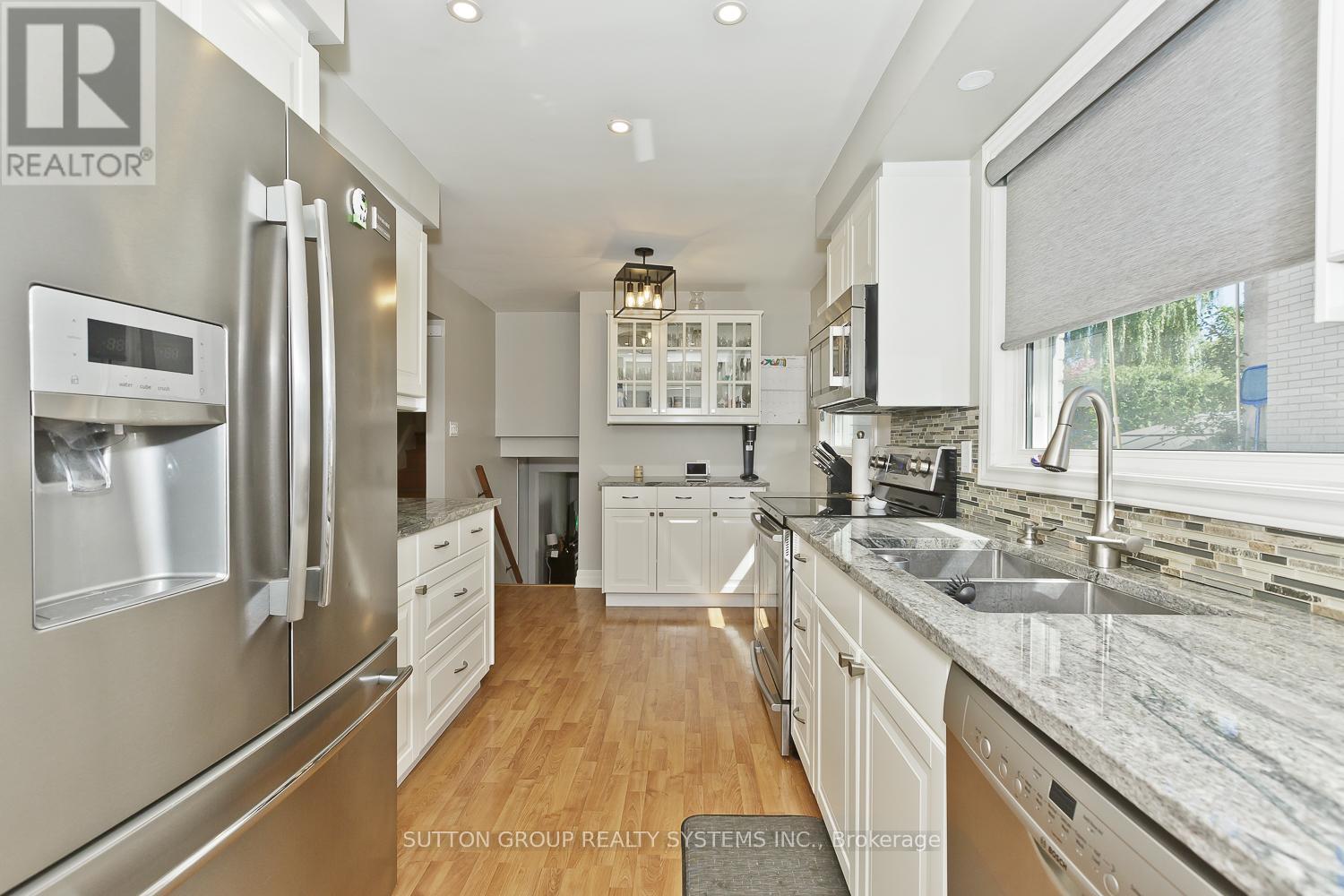 Kitchen - 1535 Thetford Court, Mississauga, ON - Indoor Photo Showing Kitchen With Double Sink With Upgraded Kitchen