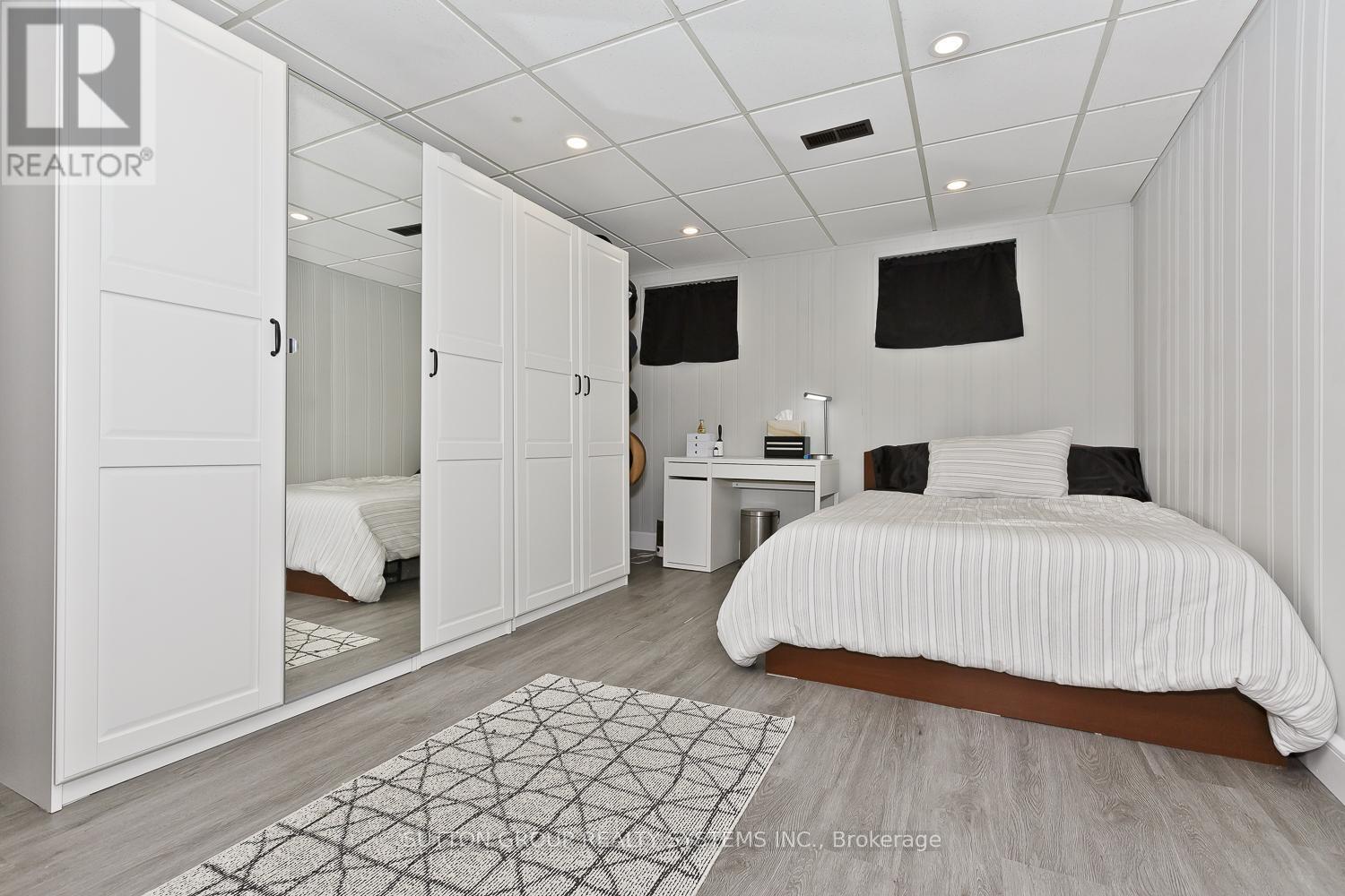 Lower level bedroom - 1535 Thetford Court, Mississauga, ON - Indoor Photo Showing Bedroom