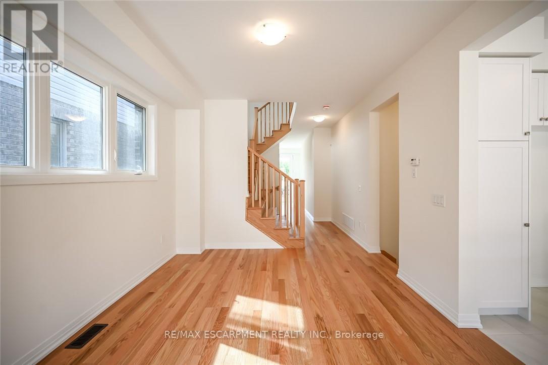 377 Provident Way, Hamilton, ON - Indoor Photo Showing Other Room