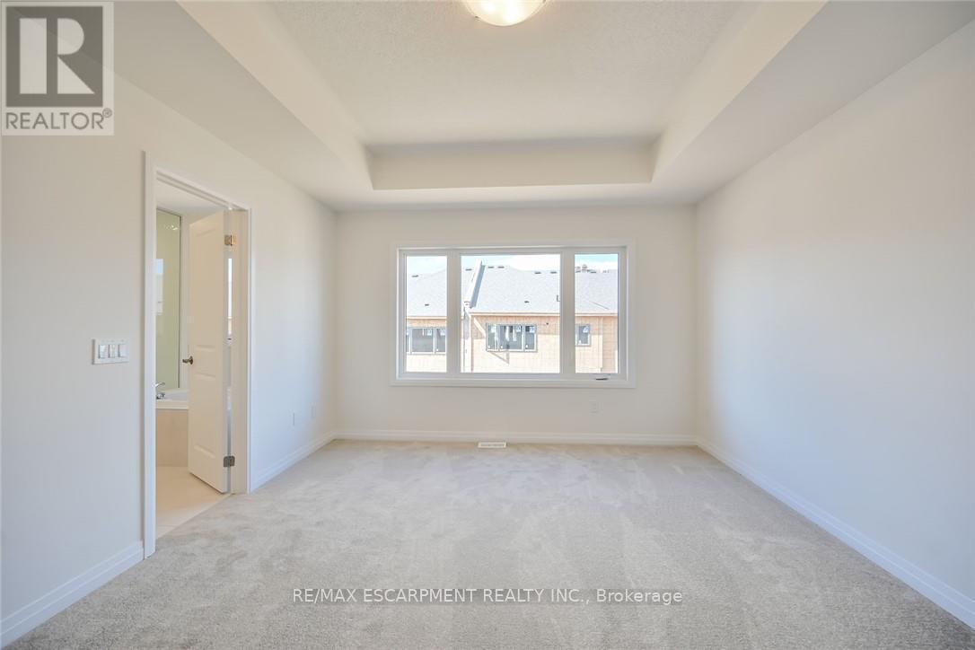 377 Provident Way, Hamilton, ON - Indoor Photo Showing Other Room