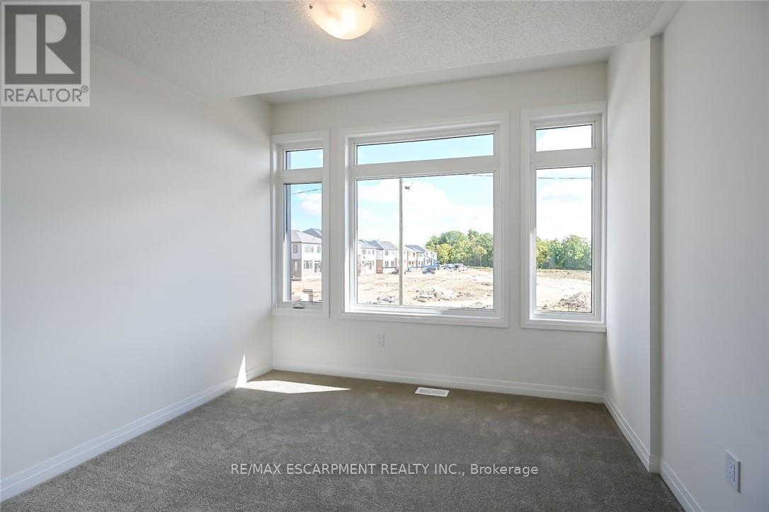 377 Provident Way, Hamilton, ON - Indoor Photo Showing Other Room