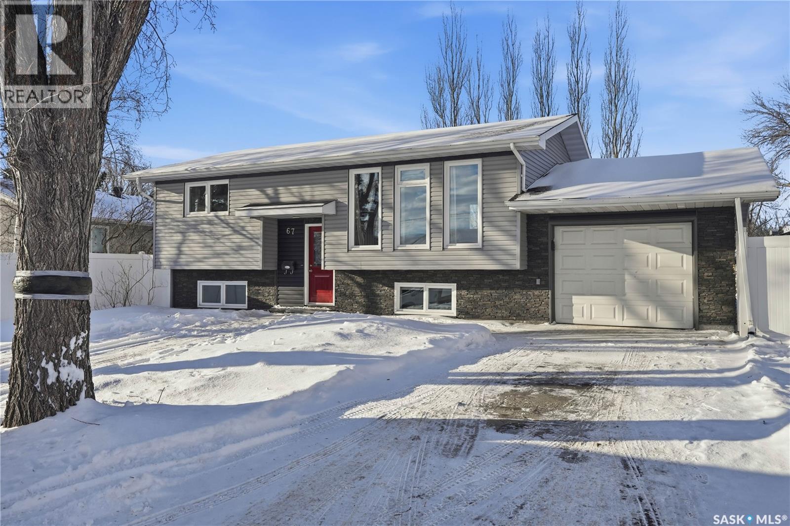 67 Hatton Crescent, Regina, SK - Outdoor