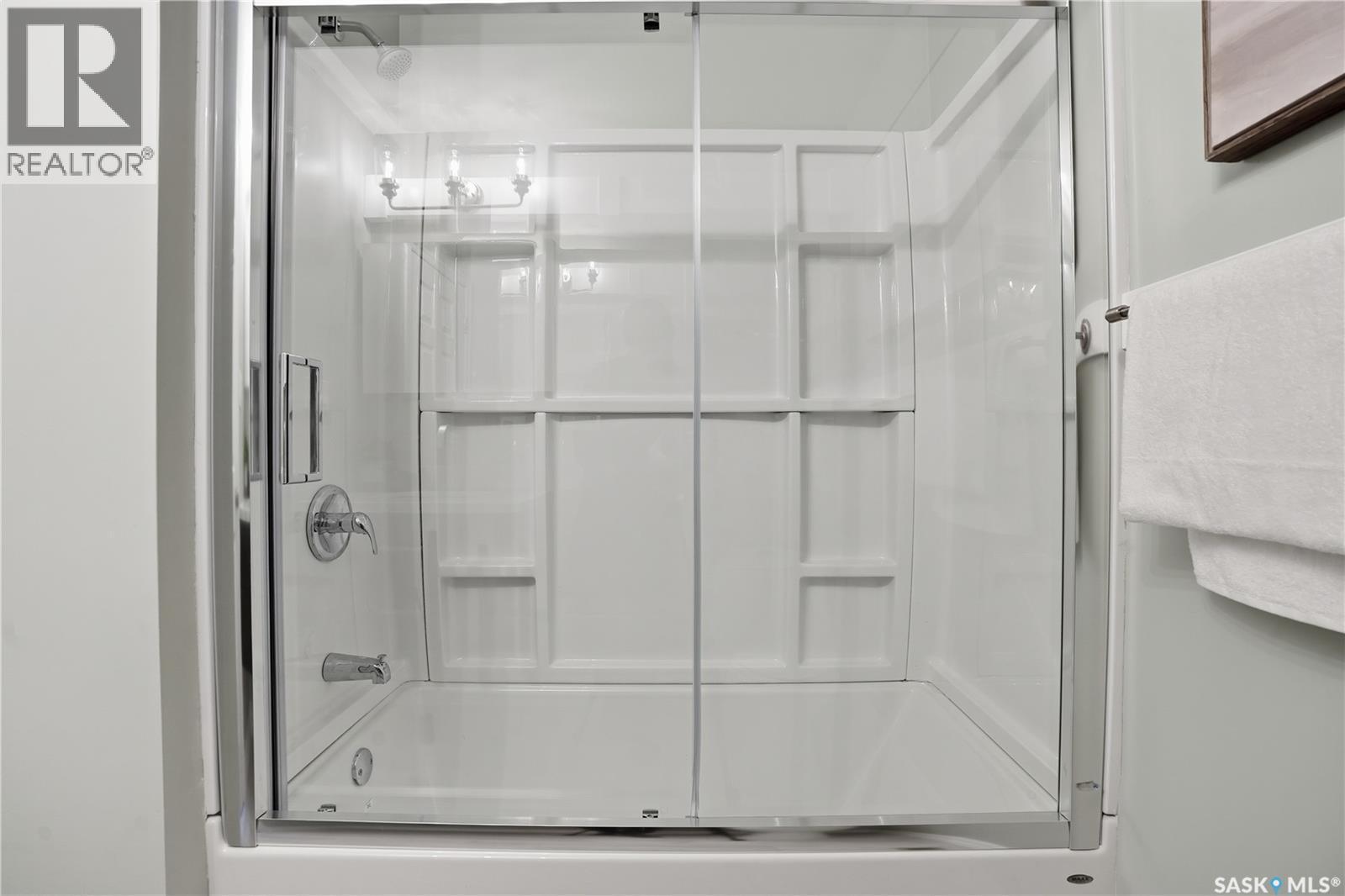 67 Hatton Crescent, Regina, SK - Indoor Photo Showing Bathroom