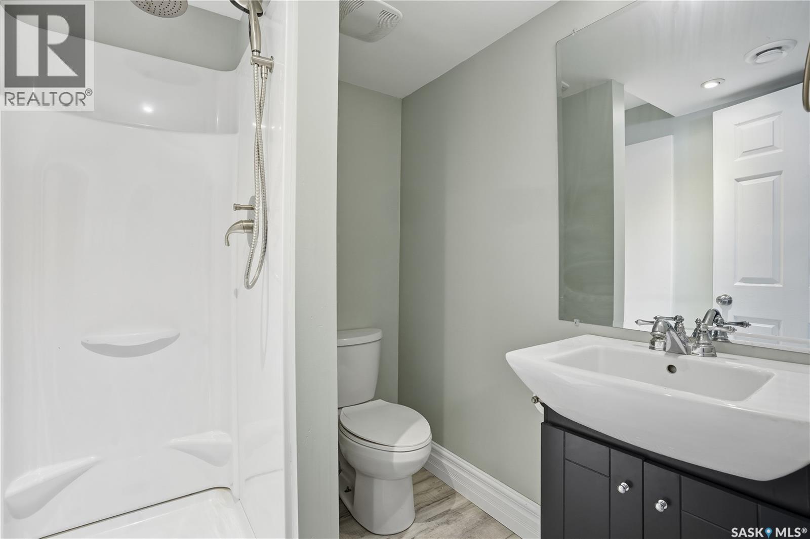 67 Hatton Crescent, Regina, SK - Indoor Photo Showing Bathroom