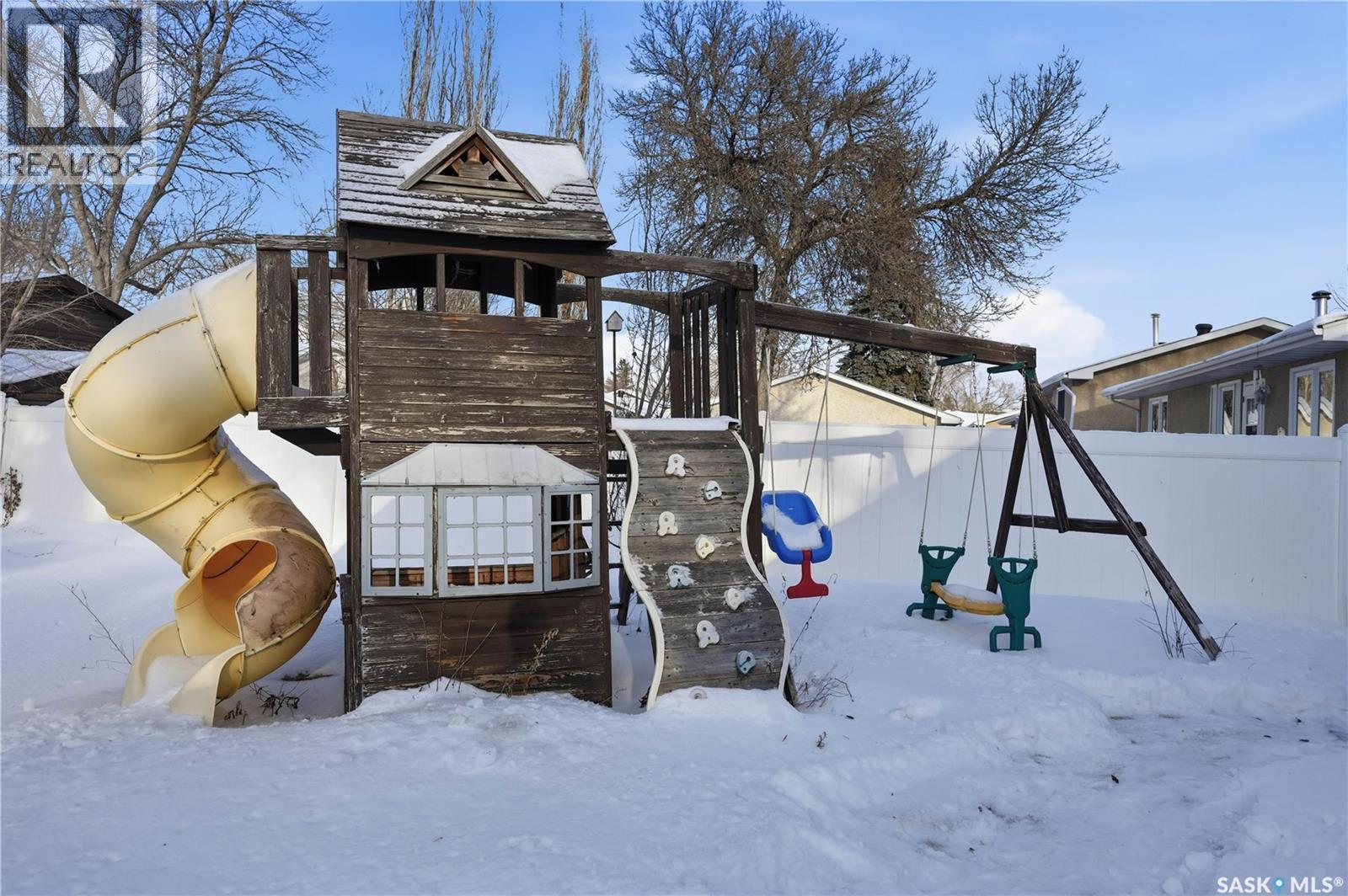 67 Hatton Crescent, Regina, SK - Outdoor