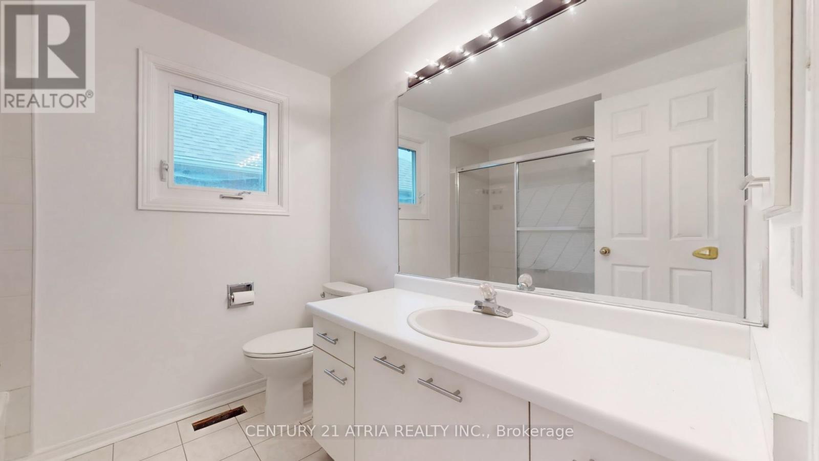 302 Ojibway Trail, Mississauga, ON - Indoor Photo Showing Bathroom