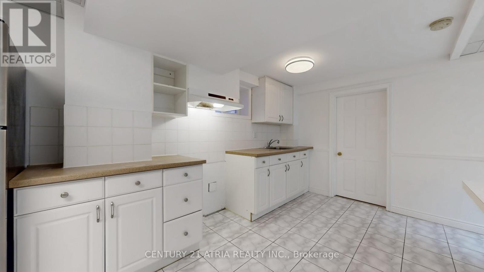 302 Ojibway Trail, Mississauga, ON - Indoor Photo Showing Kitchen