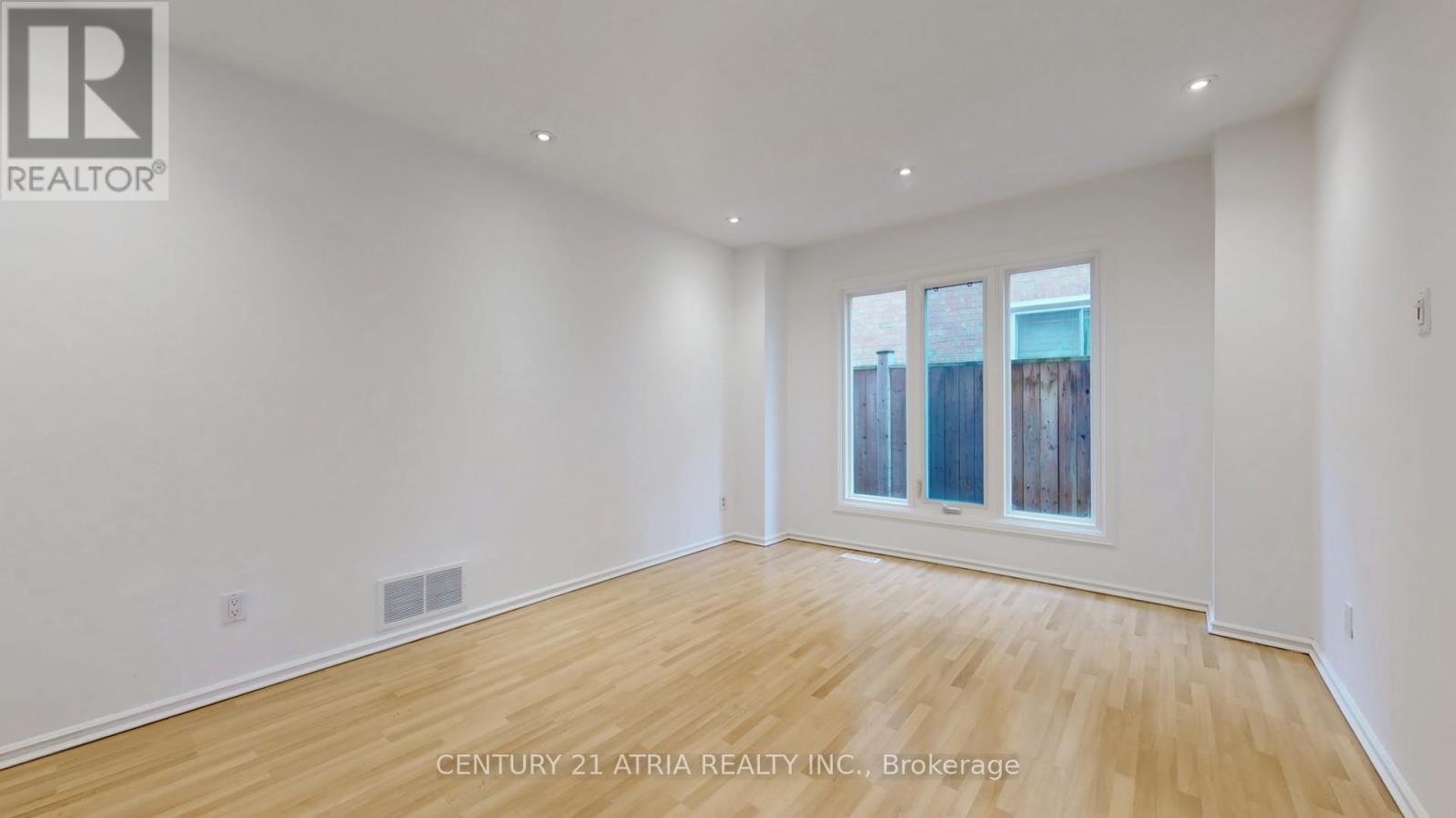 302 Ojibway Trail, Mississauga, ON - Indoor Photo Showing Other Room