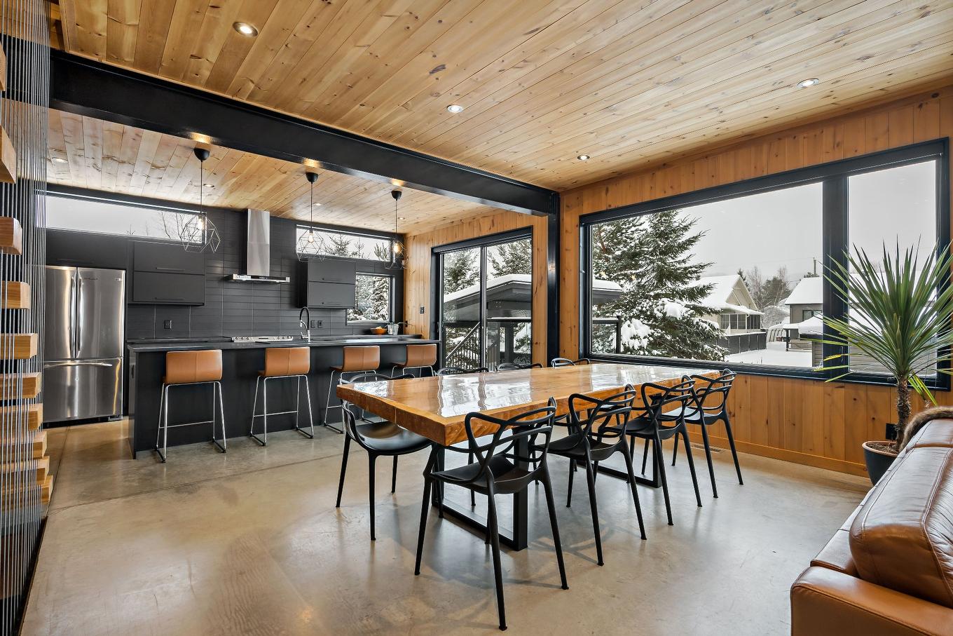 Salle à manger - 175 Rue Des Oeillets, Mont-Tremblant, QC - Indoor Photo Showing Dining Room