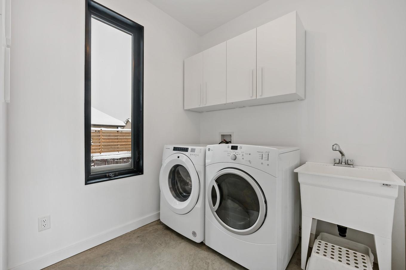 Salle de lavage - 175 Rue Des Oeillets, Mont-Tremblant, QC - Indoor Photo Showing Laundry Room