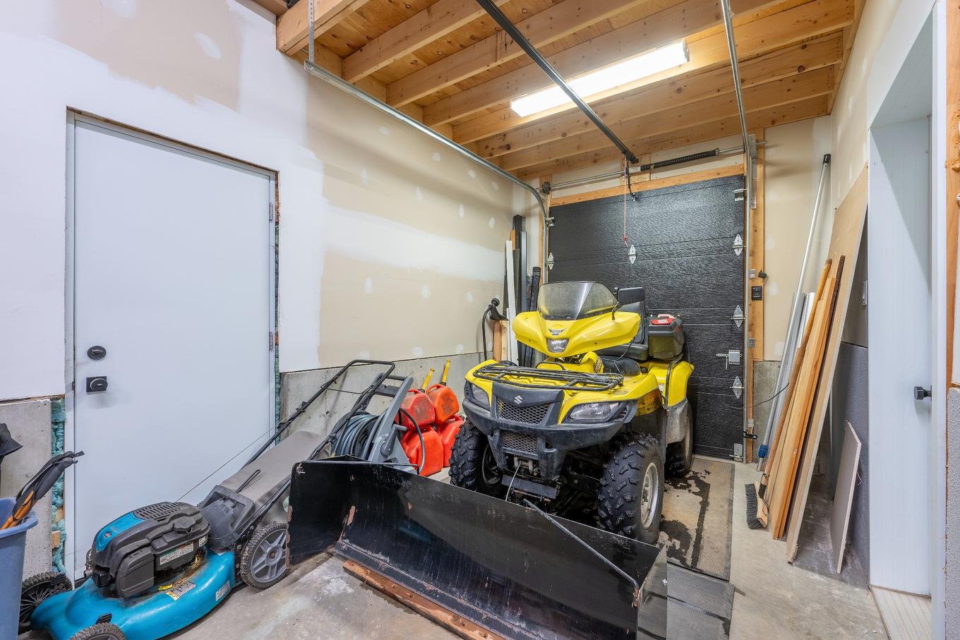 Garage - 175 Rue Des Oeillets, Mont-Tremblant, QC - Indoor