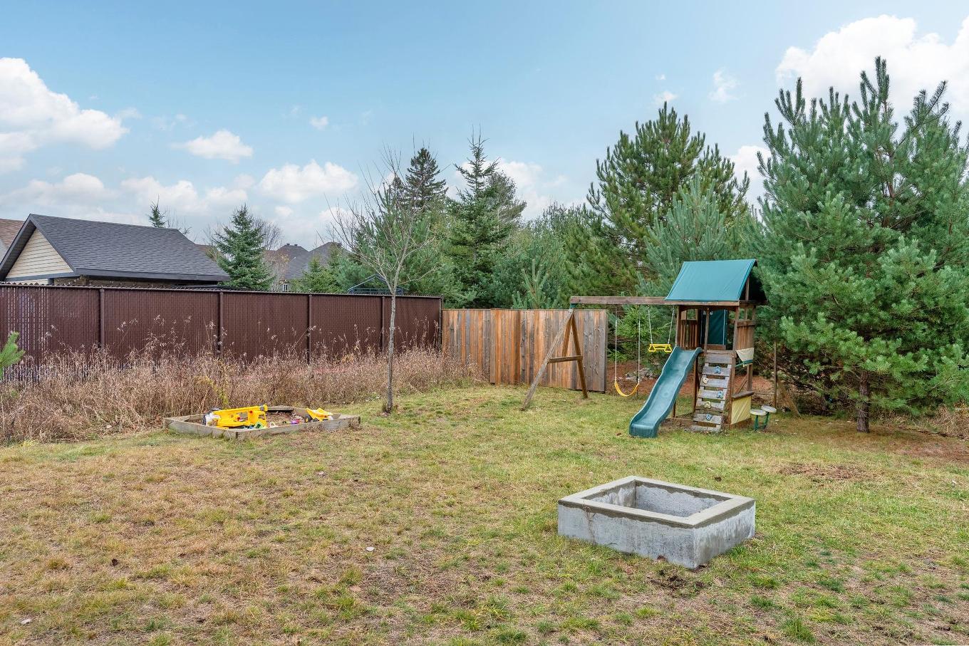 Cour - 175 Rue Des Oeillets, Mont-Tremblant, QC - Outdoor