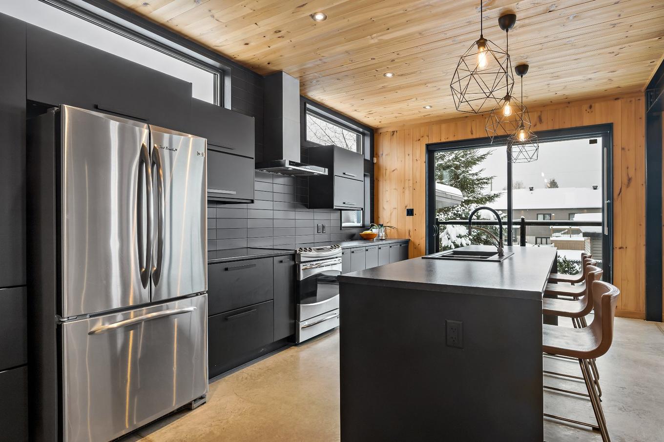 Cuisine - 175 Rue Des Oeillets, Mont-Tremblant, QC - Indoor Photo Showing Kitchen With Double Sink