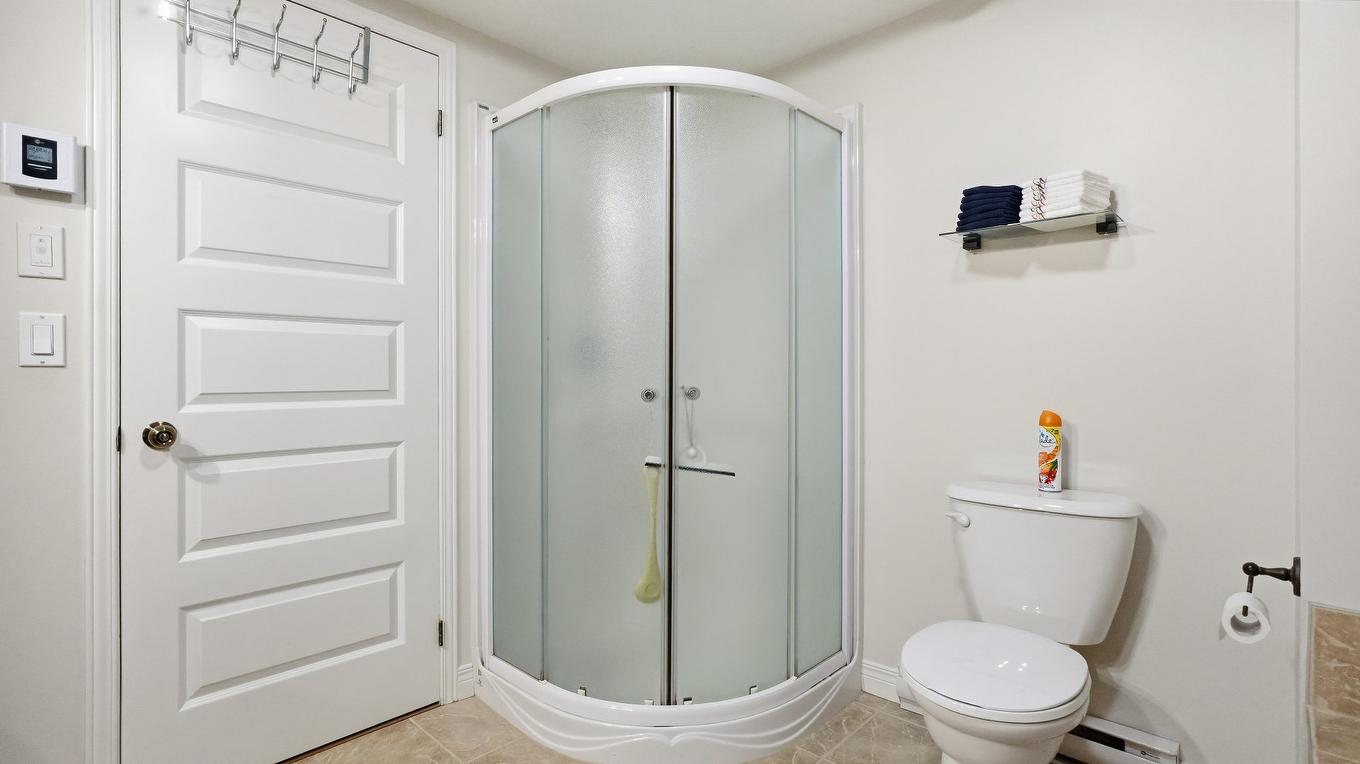 Bathroom - 8111 5E Avenue, Saint-Georges, QC - Indoor Photo Showing Bathroom