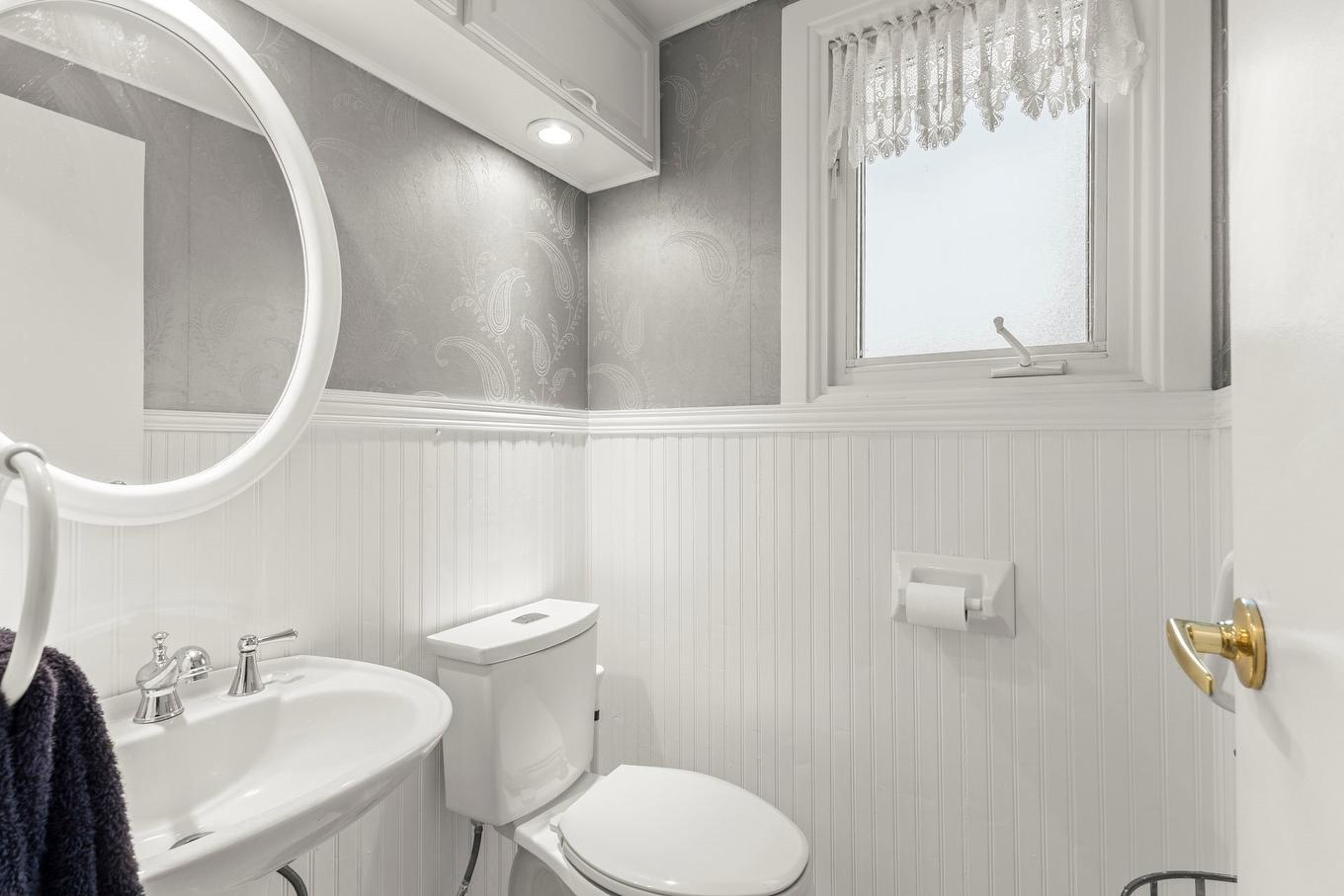 Powder room - 1380 Av. Kingsley, Dorval, QC - Indoor Photo Showing Bathroom