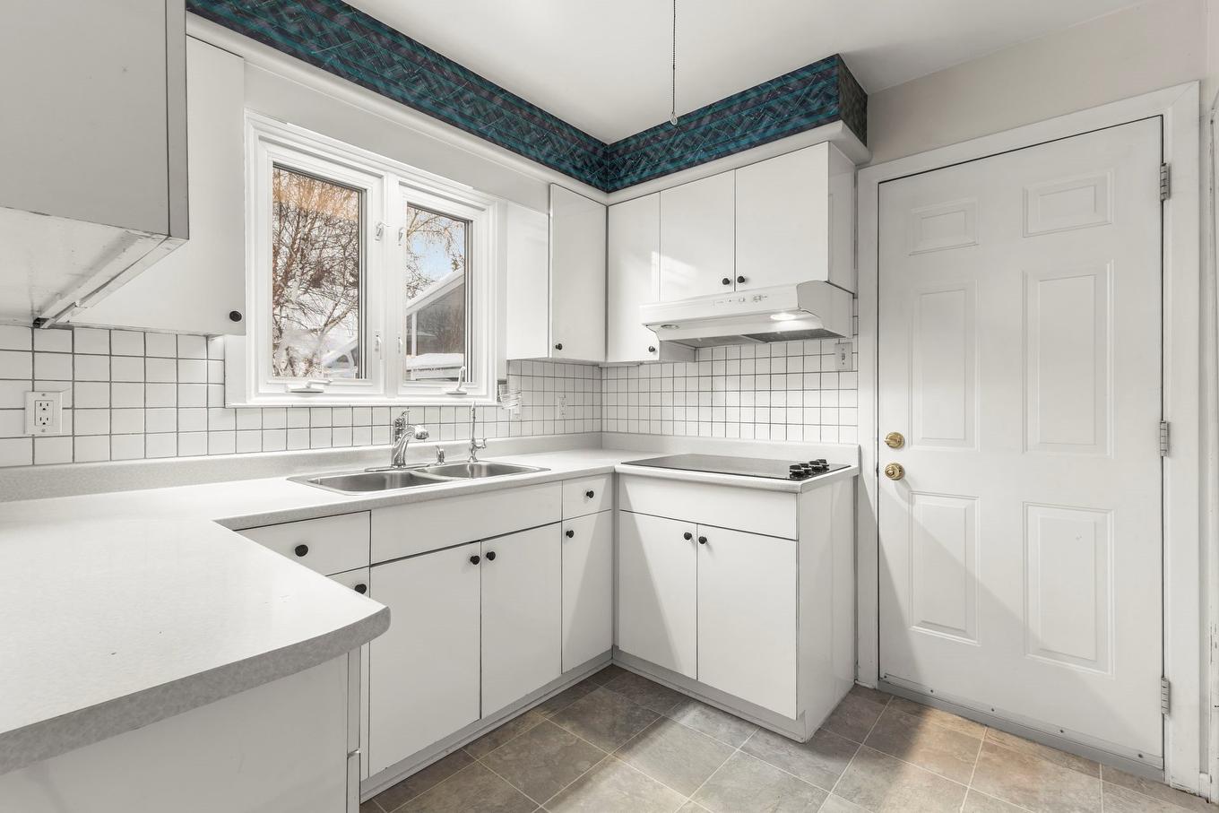 Kitchen - 1380 Av. Kingsley, Dorval, QC - Indoor Photo Showing Kitchen With Double Sink