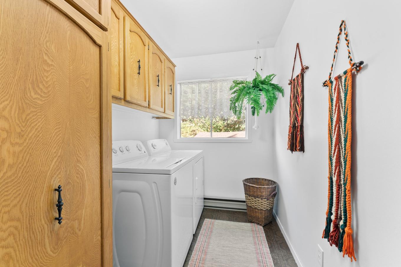 Salle de lavage - 7571 Rue Principale, Chertsey, QC - Indoor Photo Showing Laundry Room