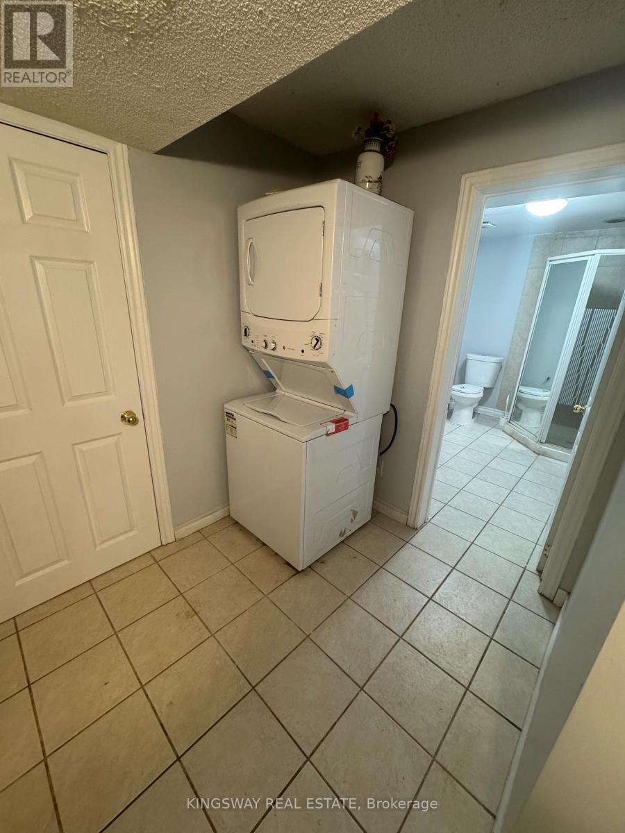 3910 Baggins Court, Mississauga, ON - Indoor Photo Showing Laundry Room