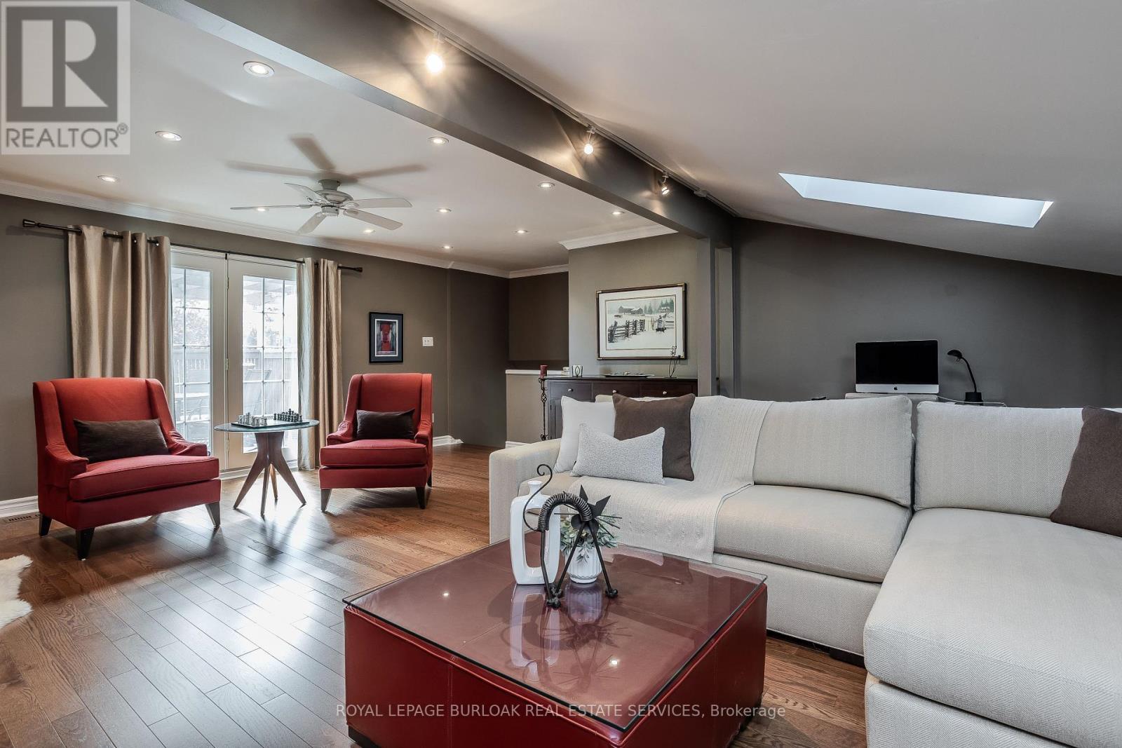 1858 Heather Hills Drive, Burlington, ON - Indoor Photo Showing Living Room