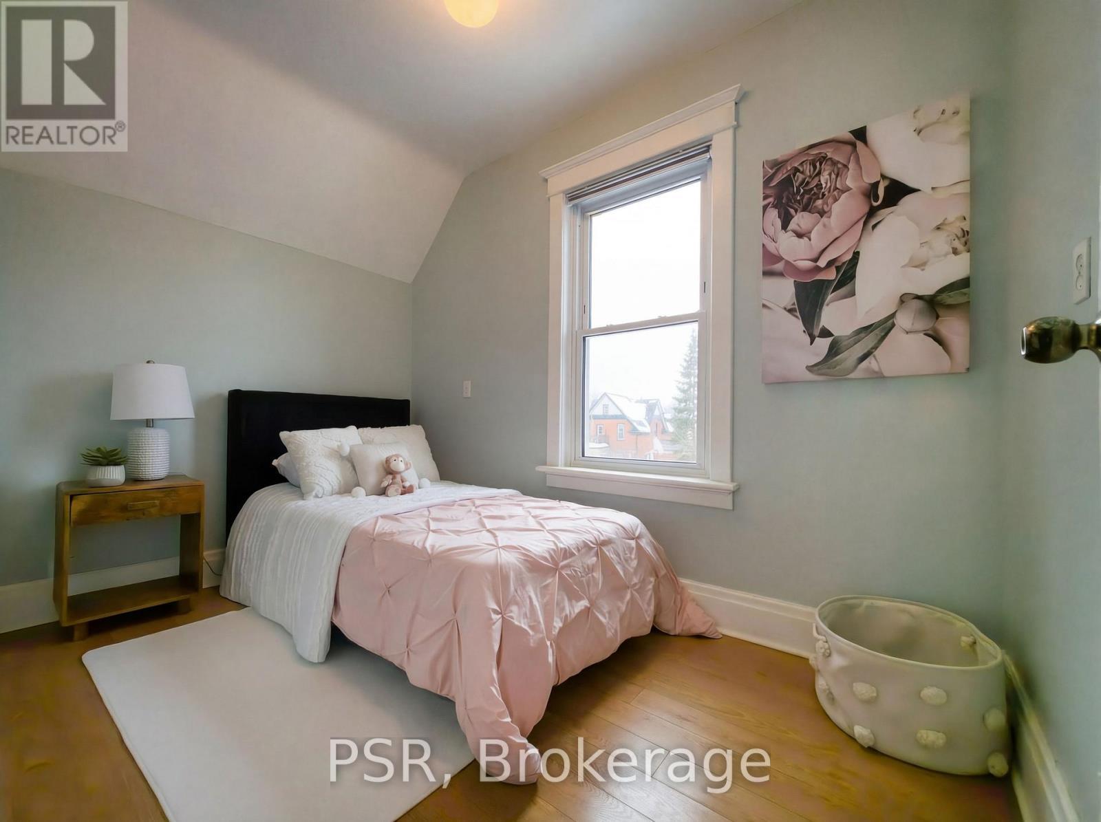 58 Pandora Avenue N, Kitchener, ON - Indoor Photo Showing Bedroom