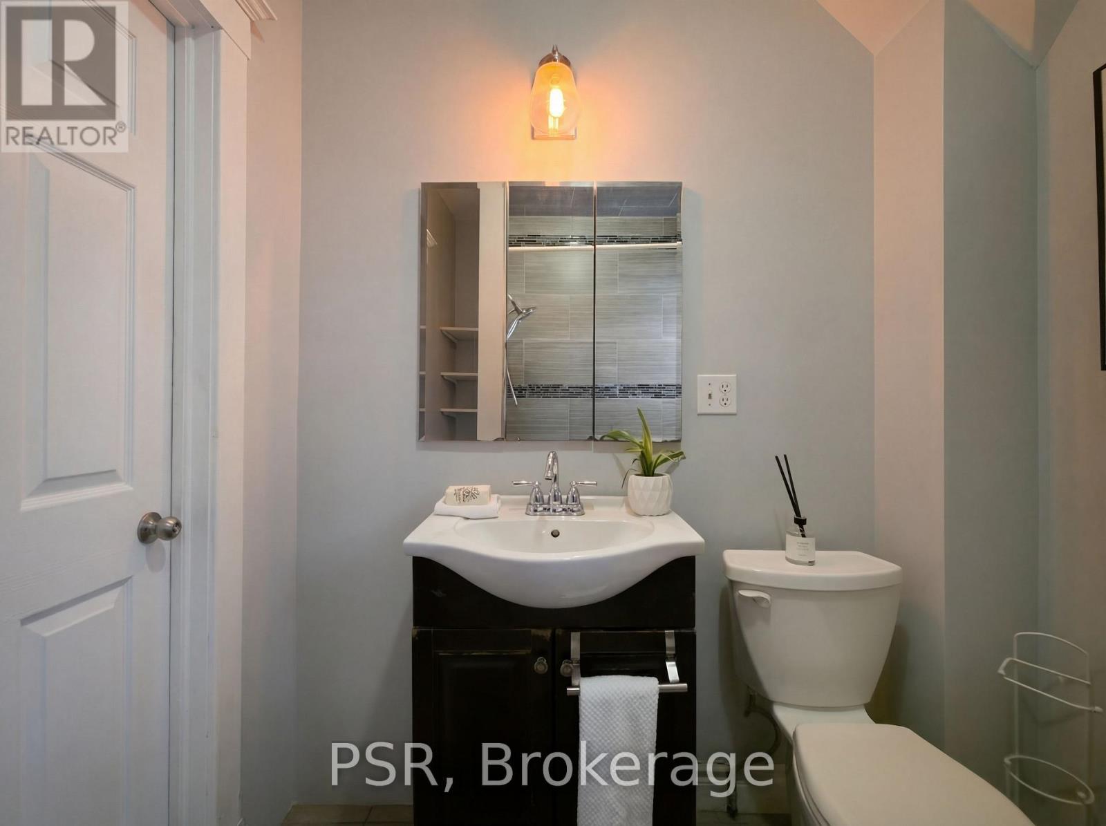 58 Pandora Avenue N, Kitchener, ON - Indoor Photo Showing Bathroom