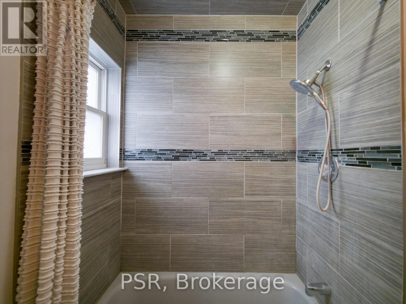 58 Pandora Avenue N, Kitchener, ON - Indoor Photo Showing Bathroom