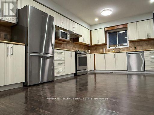 60 Denlow Street, Kitchener, ON - Indoor Photo Showing Kitchen