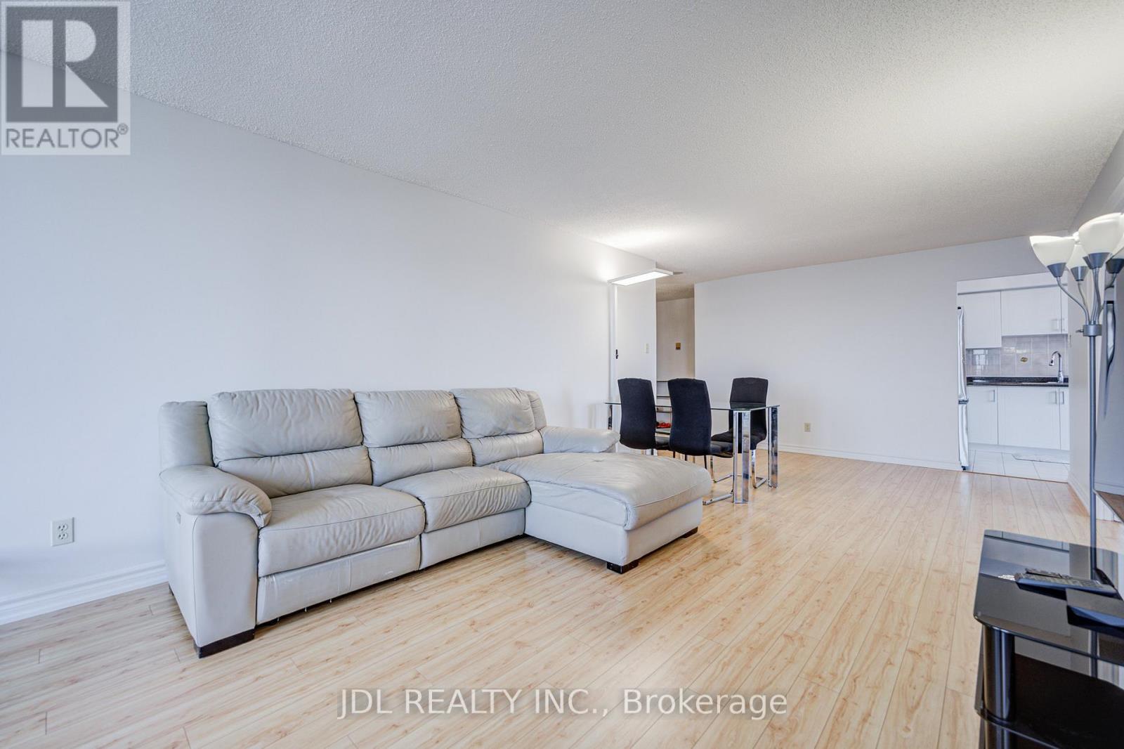 1106 - 1 Reidmount Avenue, Toronto, ON - Indoor Photo Showing Living Room