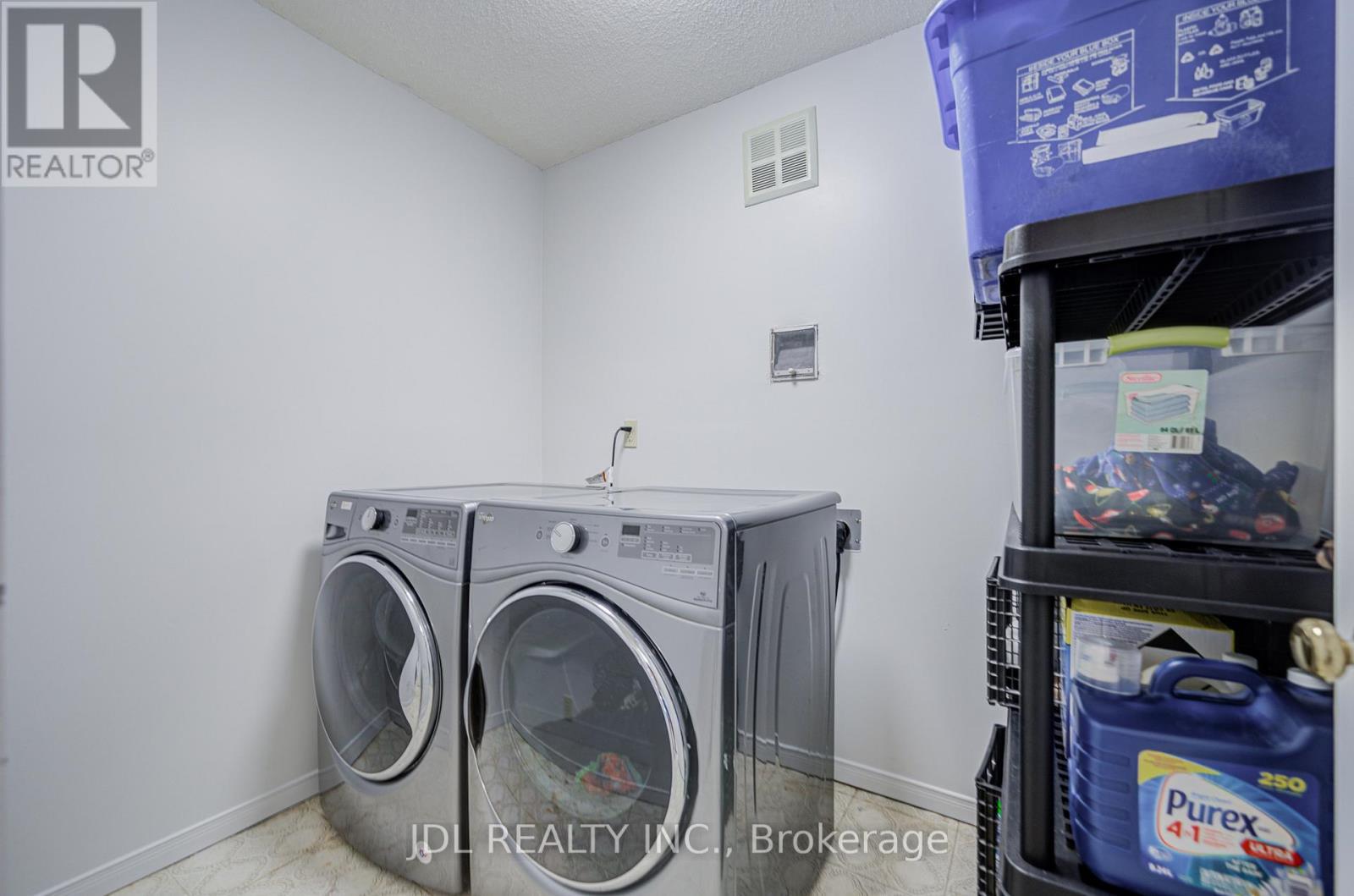 1106 - 1 Reidmount Avenue, Toronto, ON - Indoor Photo Showing Laundry Room