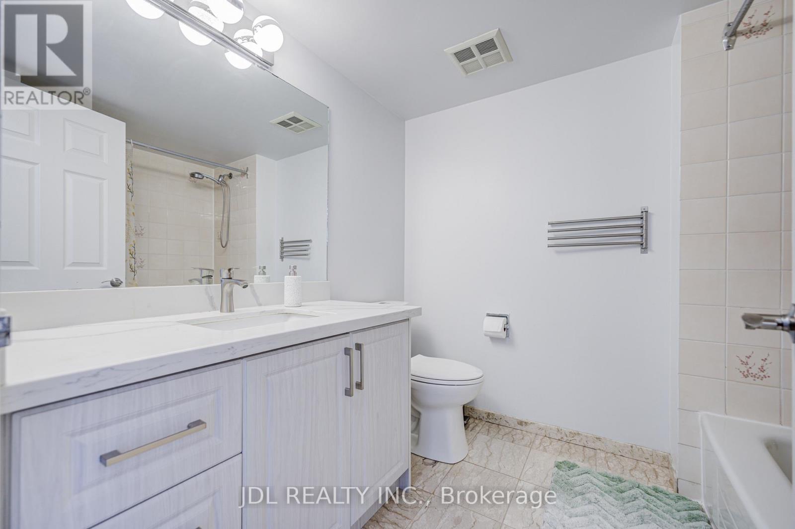 1106 - 1 Reidmount Avenue, Toronto, ON - Indoor Photo Showing Bathroom