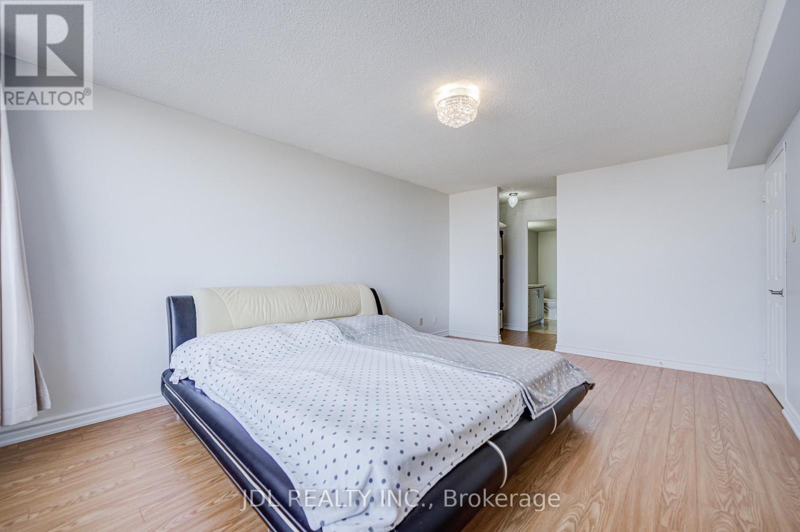 1106 - 1 Reidmount Avenue, Toronto, ON - Indoor Photo Showing Bedroom