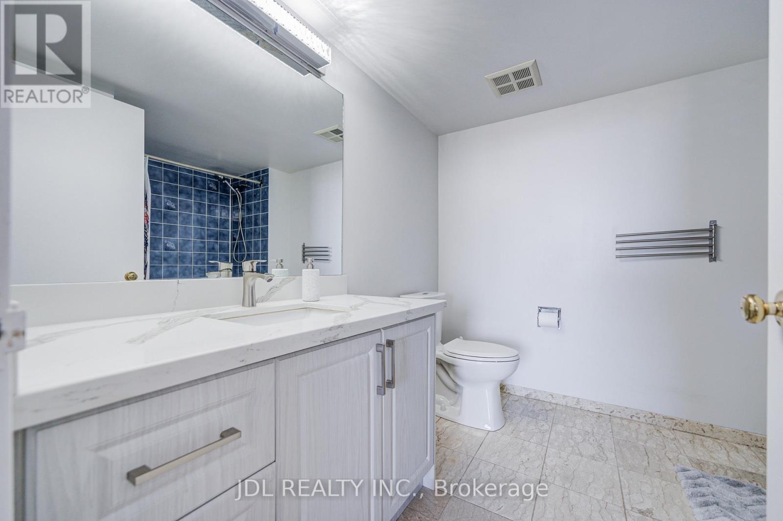 1106 - 1 Reidmount Avenue, Toronto, ON - Indoor Photo Showing Bathroom