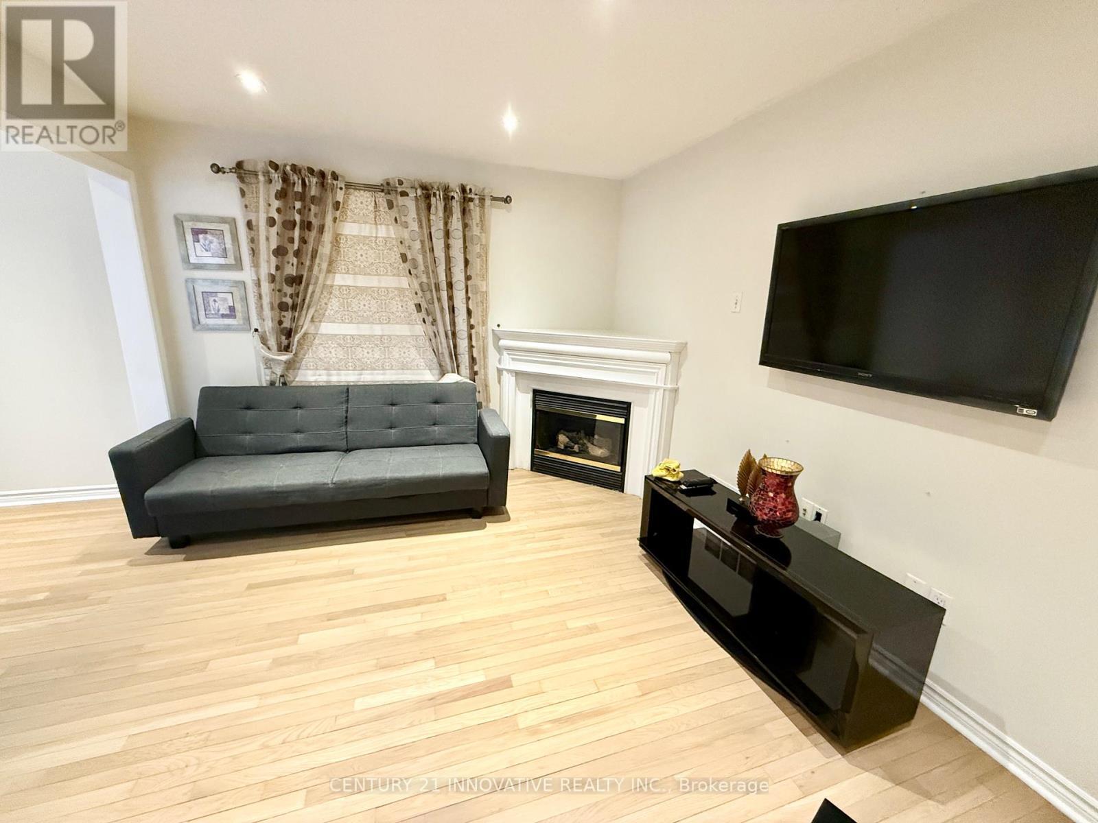 920 Mandolin Place, Mississauga, ON - Indoor With Fireplace