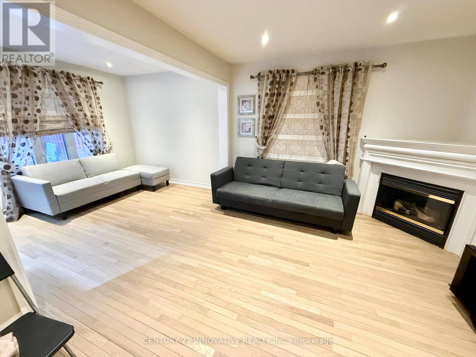 920 Mandolin Place, Mississauga, ON - Indoor With Fireplace