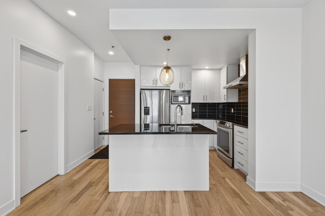 Cuisine - 213-3311 Boul. St-Joseph E., Montréal (Rosemont/La Petite-Patrie), QC - Indoor Photo Showing Kitchen With Upgraded Kitchen