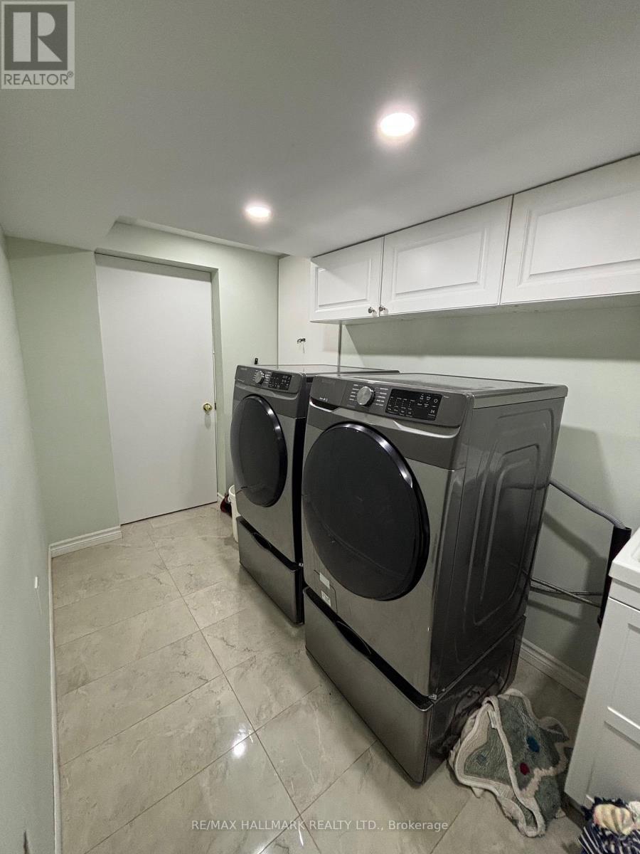 5451 Richmeadow Mews, Mississauga, ON - Indoor Photo Showing Laundry Room