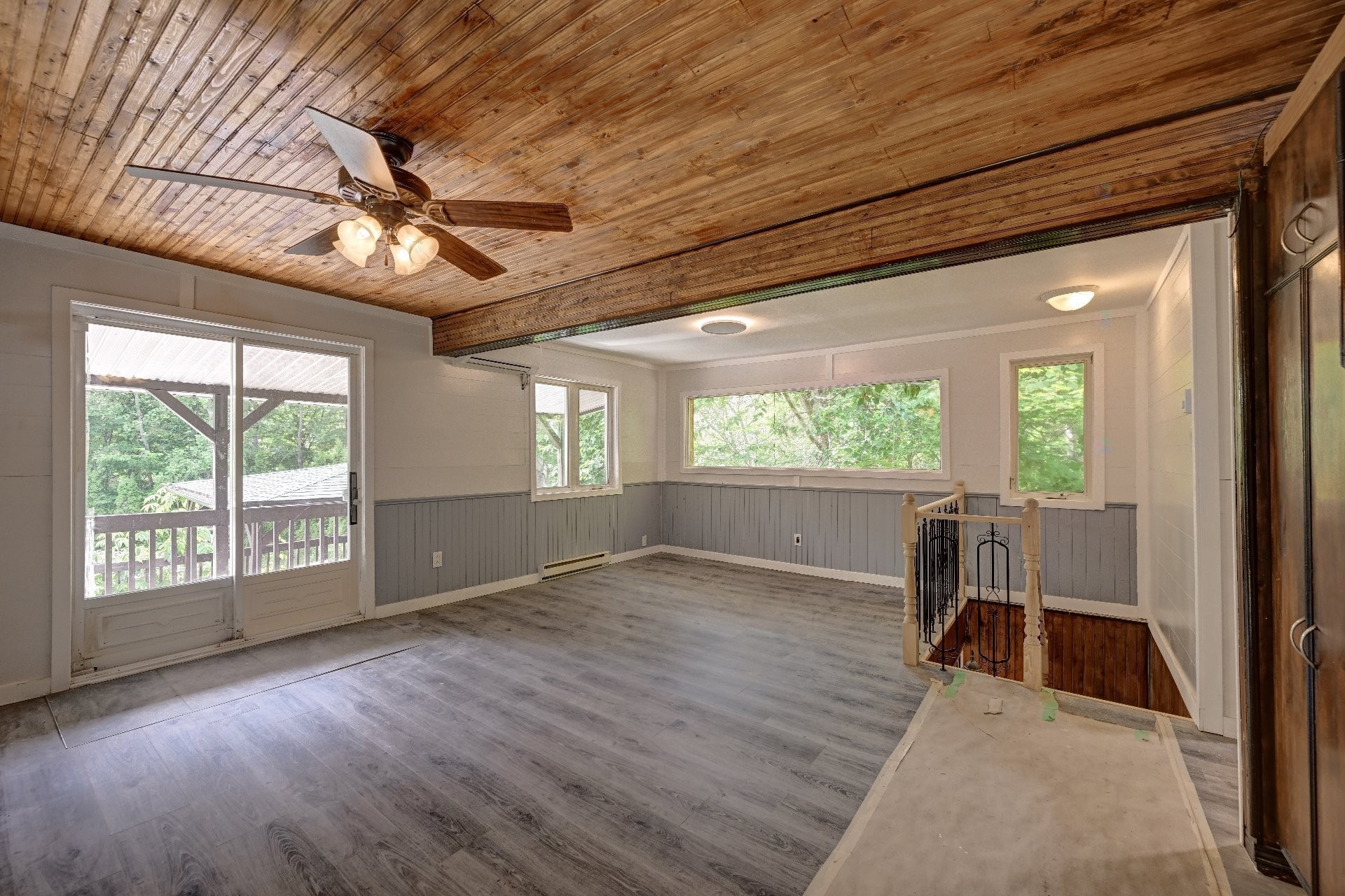 Vue d'ensemble - 24 Ch. Peninsula, Saint-Adolphe-D'Howard, QC - Indoor Photo Showing Other Room