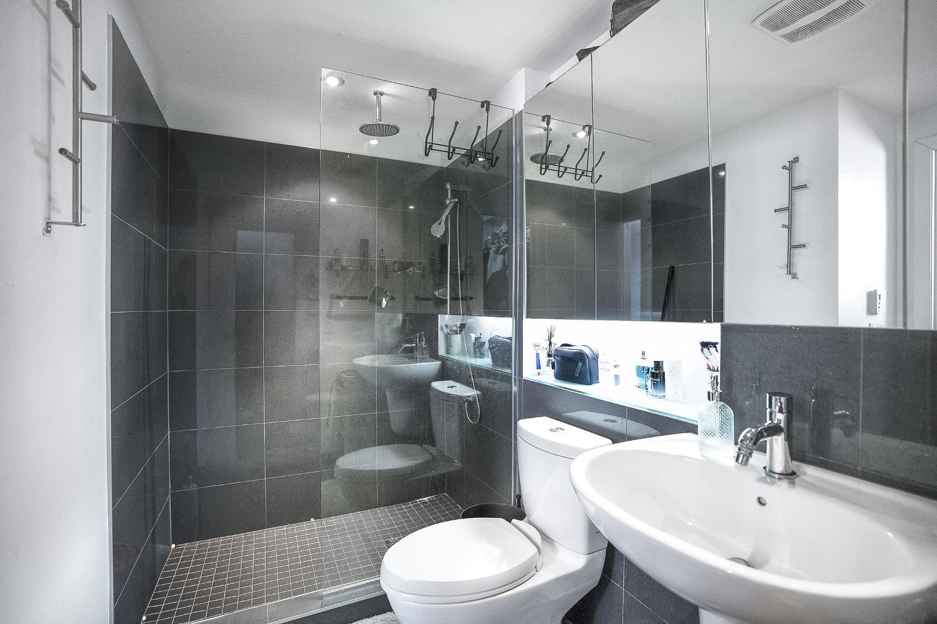 Bathroom - 2048-1414 Rue Chomedey, Montréal (Ville-Marie), QC - Indoor Photo Showing Bathroom