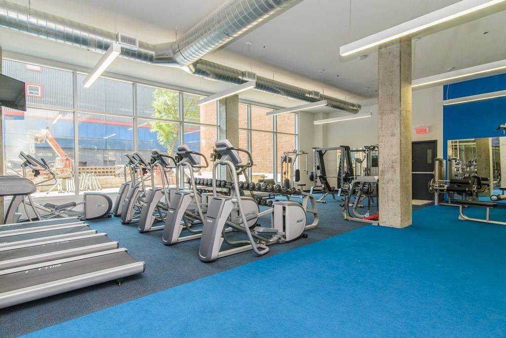 Exercise room - 2048-1414 Rue Chomedey, Montréal (Ville-Marie), QC - Indoor Photo Showing Gym Room