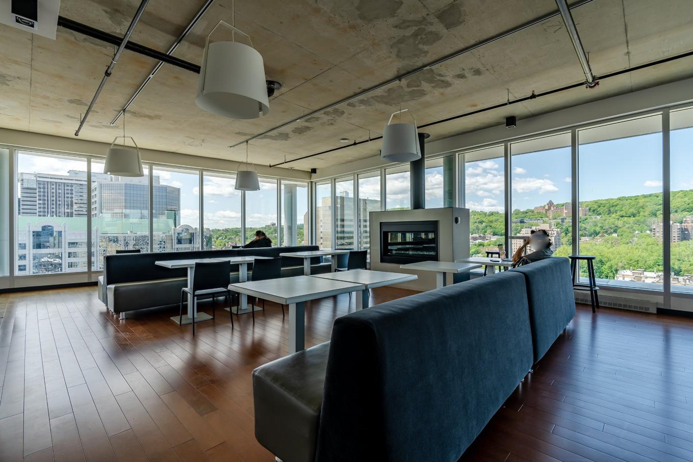 Common room - 2048-1414 Rue Chomedey, Montréal (Ville-Marie), QC - Indoor With Fireplace