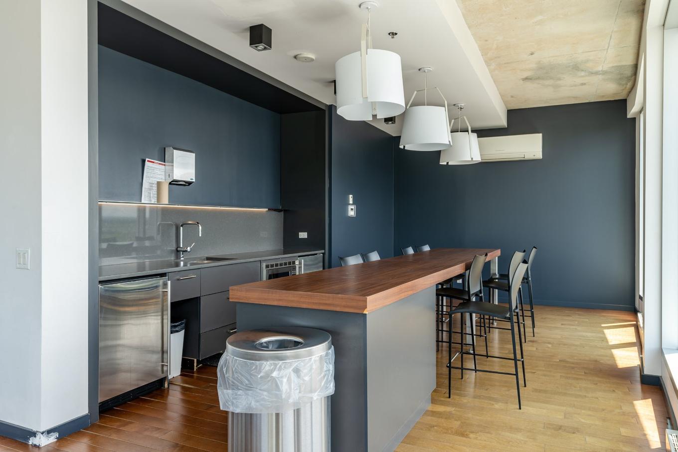 Common room - 2048-1414 Rue Chomedey, Montréal (Ville-Marie), QC - Indoor Photo Showing Dining Room