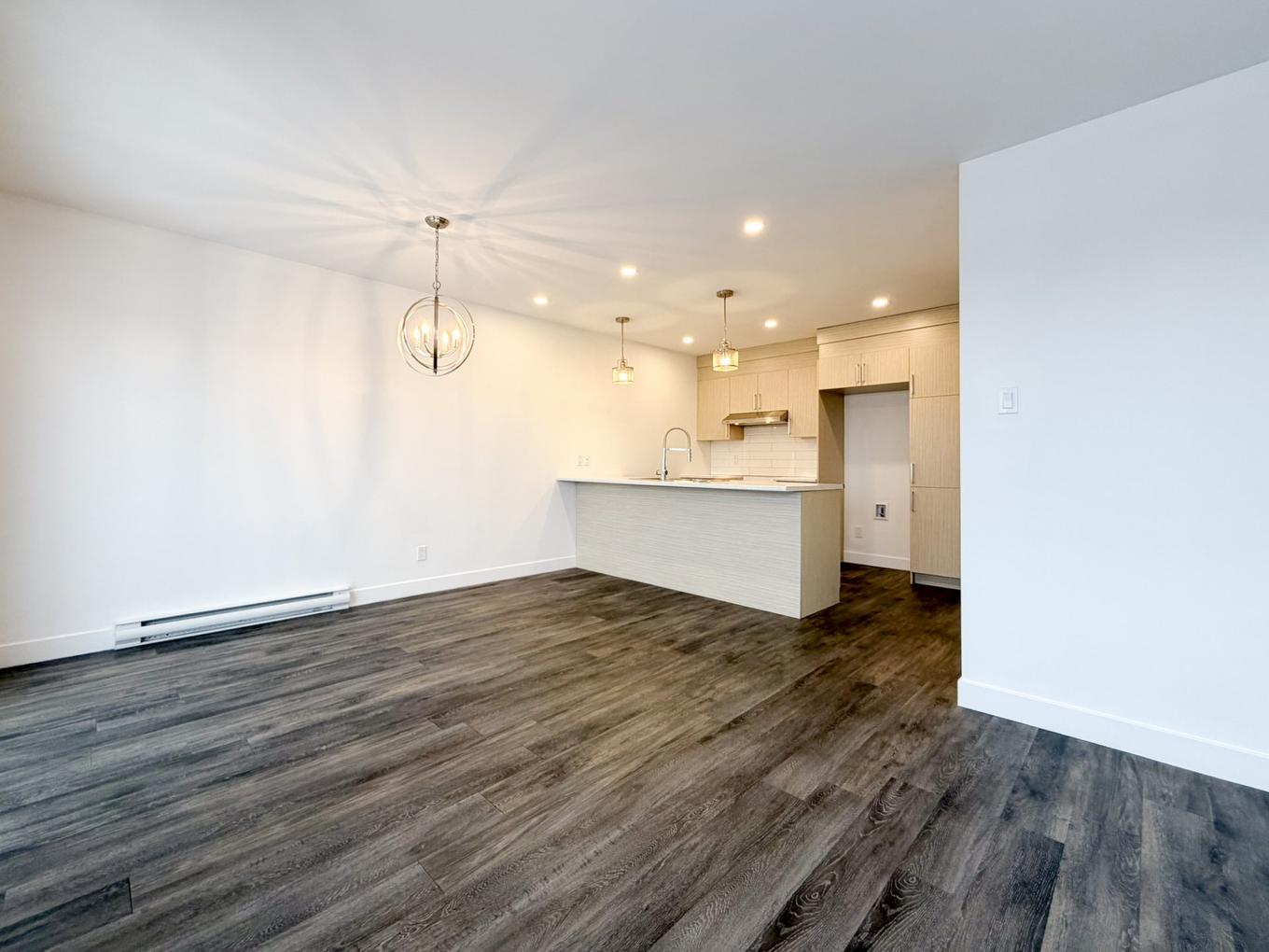 Dining room - 201-3791 Rue De Mont-Royal, Longueuil (Saint-Hubert), QC - Indoor Photo Showing Kitchen