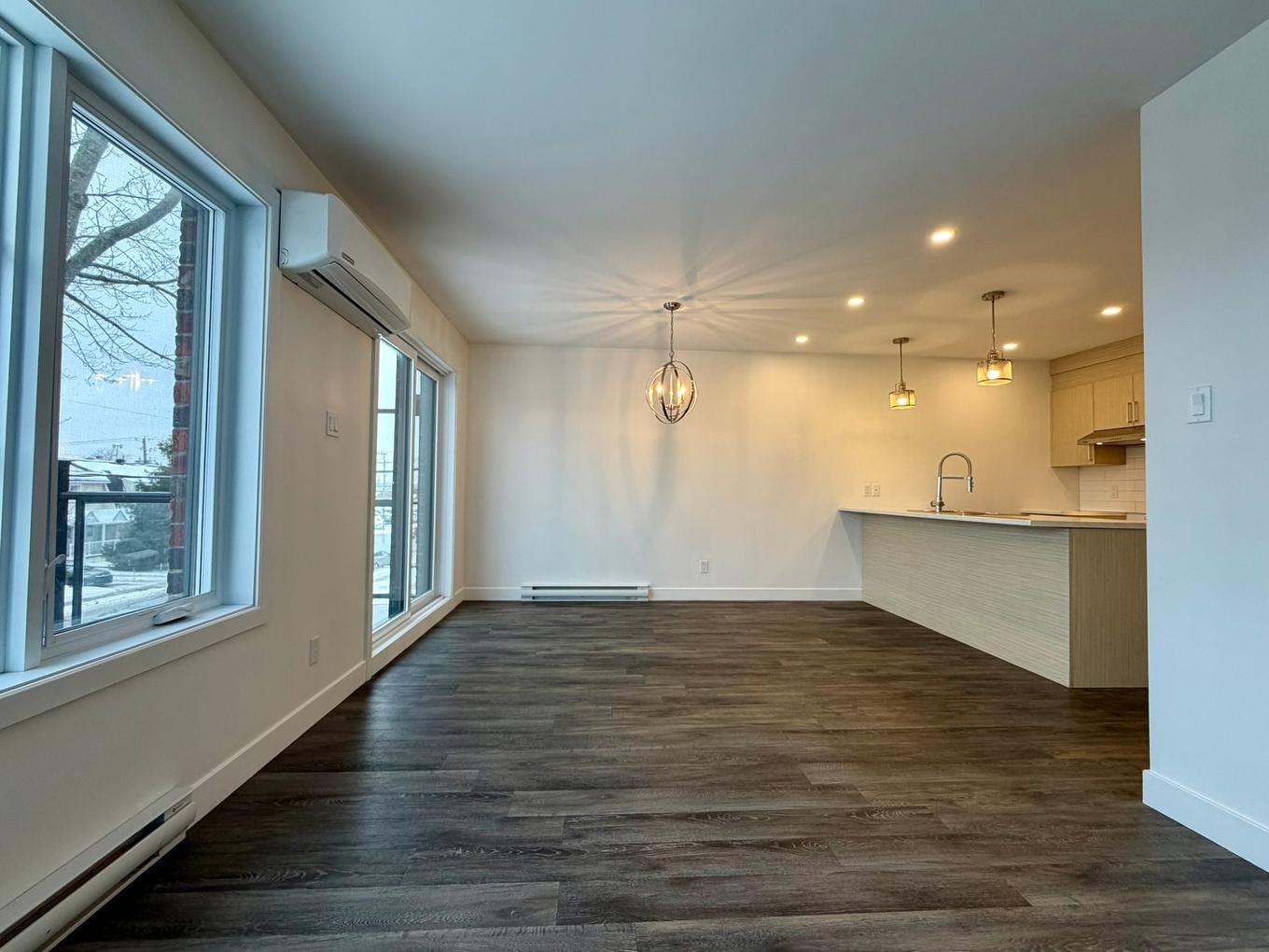 Living room - 201-3791 Rue De Mont-Royal, Longueuil (Saint-Hubert), QC - Indoor Photo Showing Other Room