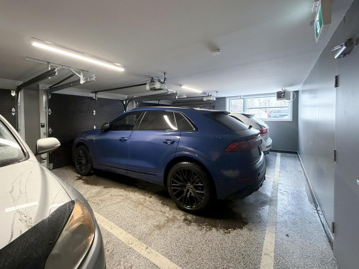 Barn - 201-3791 Rue De Mont-Royal, Longueuil (Saint-Hubert), QC - Indoor Photo Showing Garage