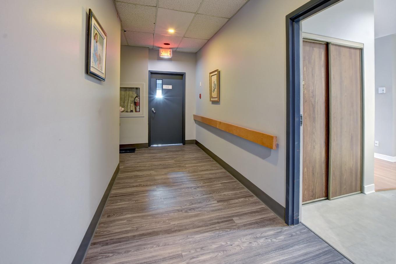 Hall d'entrée/Vestibule - 104-305 Rue Laviolette, Saint-Jérôme, QC - Indoor Photo Showing Other Room