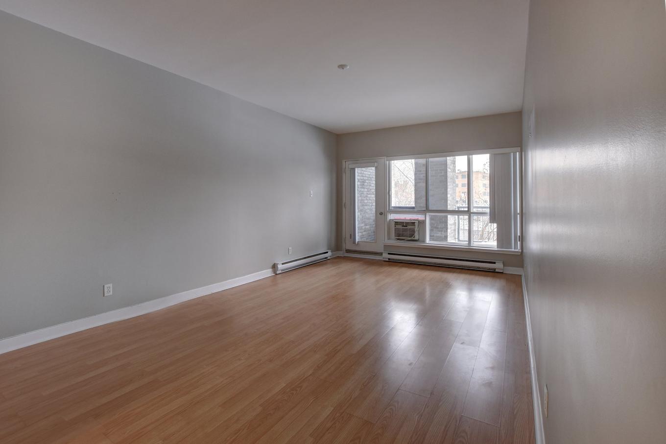 Salon - 104-305 Rue Laviolette, Saint-Jérôme, QC - Indoor Photo Showing Other Room