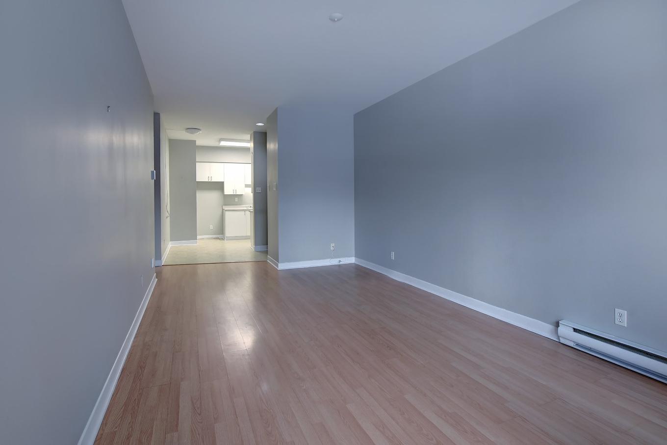 Salon - 104-305 Rue Laviolette, Saint-Jérôme, QC - Indoor Photo Showing Other Room