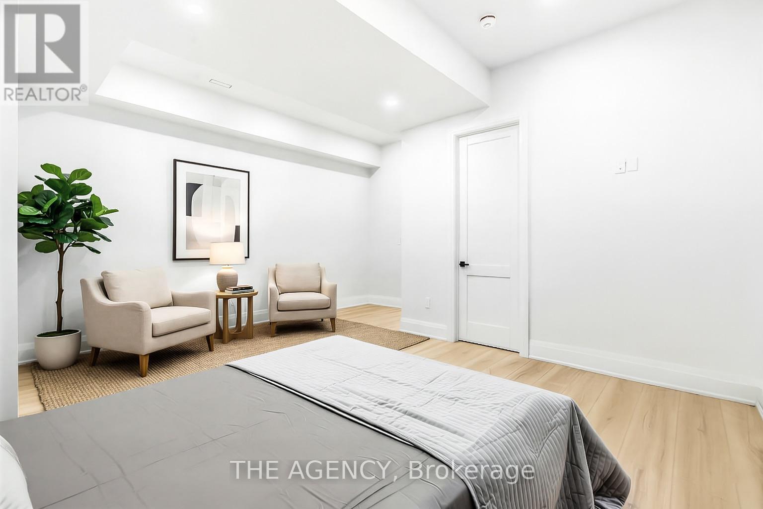 Large Basement bedroom/guest room virtually staged - 9 Earl Street, Mississauga, ON - Indoor