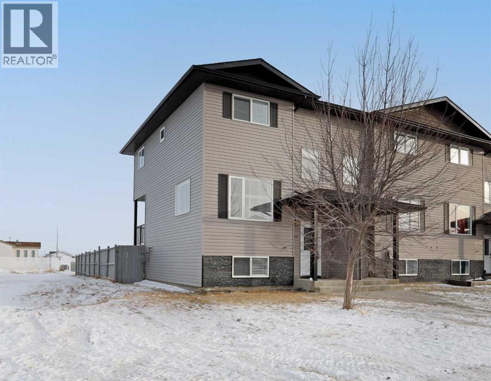 End Unit - North Side View - 322 17 Street E, Brooks, AB - Outdoor With Exterior